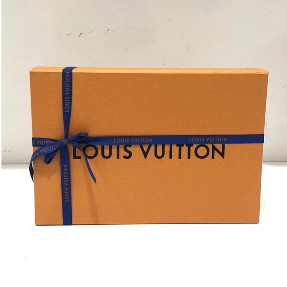 Louis Vuitton Box and ribbon - Picture 4 of 7